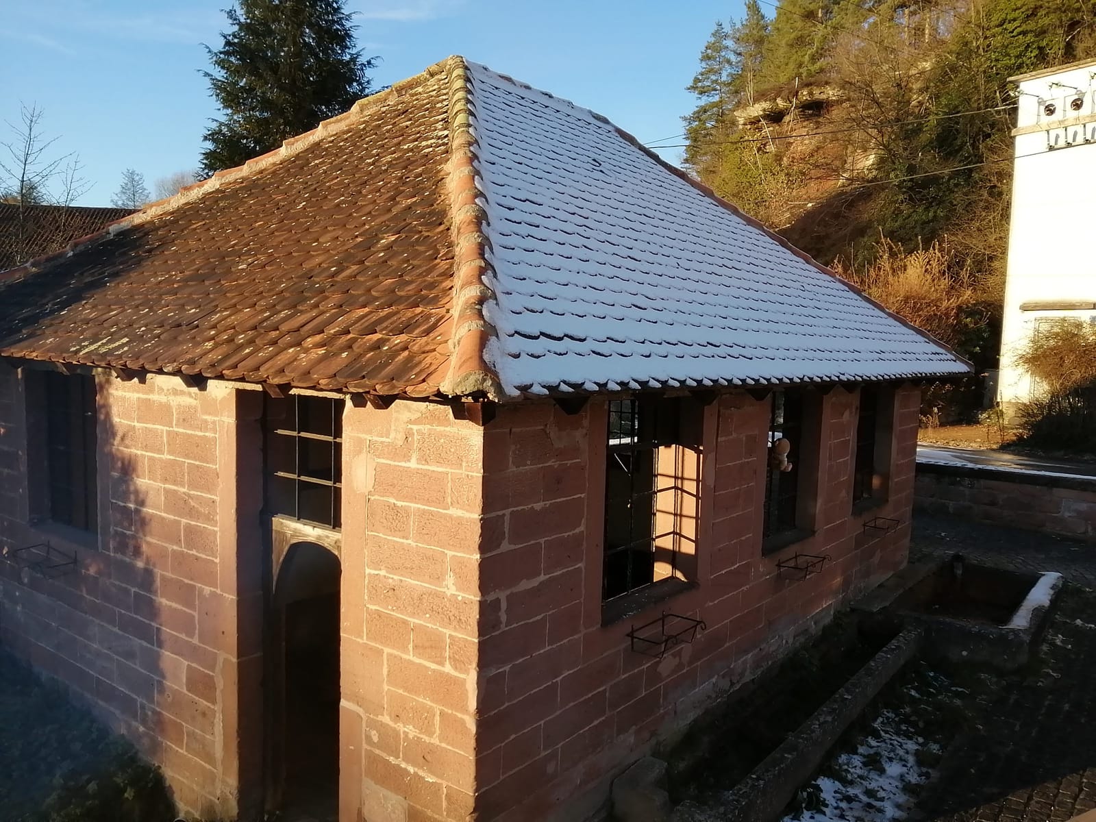 Das Waschhaus im Schnee